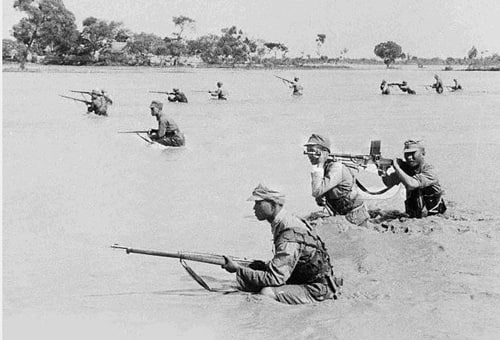1938年黄河洪水期间的中国国民党军队士兵