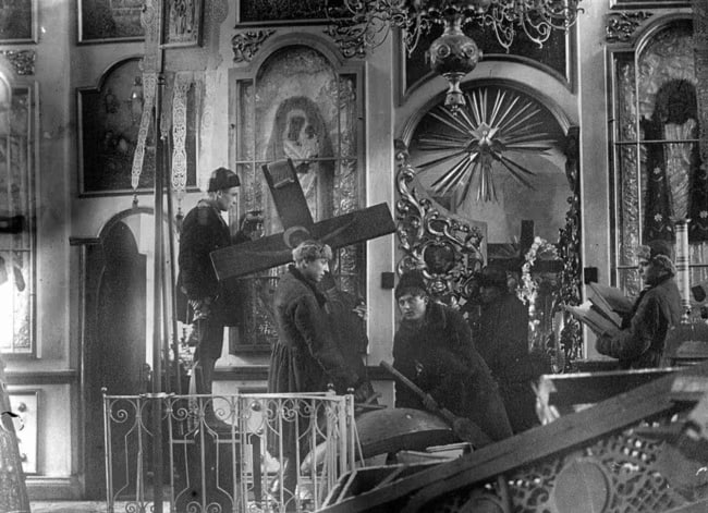 图一：1922 年冬天，教会财产在一个未指明的地点被没收