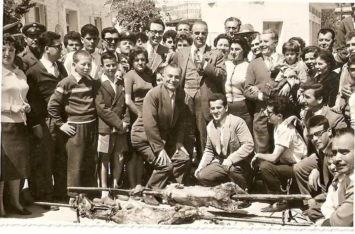 1940-60年代照片，希腊人世世代代都以独特的庆祝活动来庆祝复活节