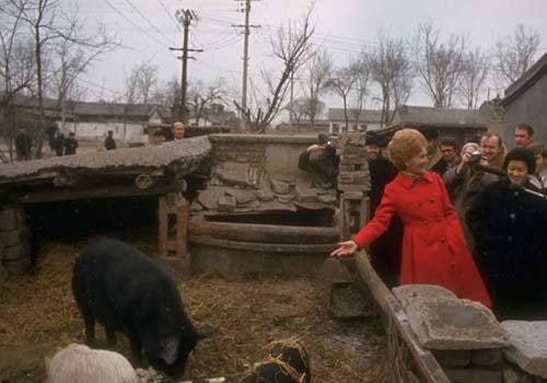 1972 2月22，尼克松夫妇访华，夫妇俩在中国各地参观 #历史1972 2月22，尼克松夫妇访华，夫妇俩在中国各地参观 #历史
