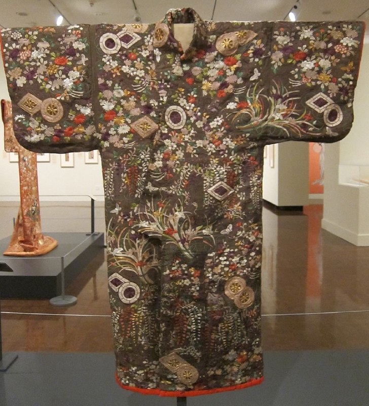 扇子和雪花形状内有友禅染色的小袖，1700年代