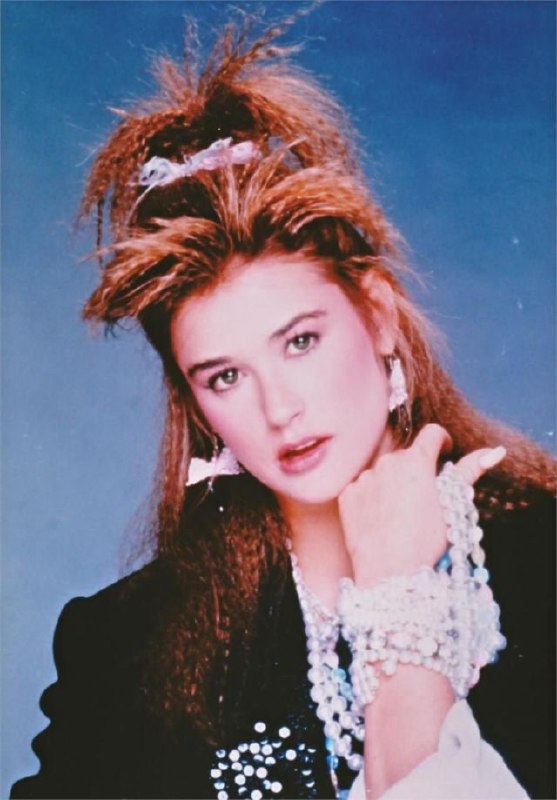 著名美国奇幻剧情电影《人鬼情未了》主演 #名人 黛米·摩尔，1980s，老照片