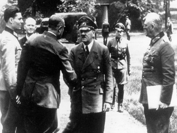 1944年7月20日，刺客试图在希特勒的东普鲁士总部安放炸弹来刺杀他