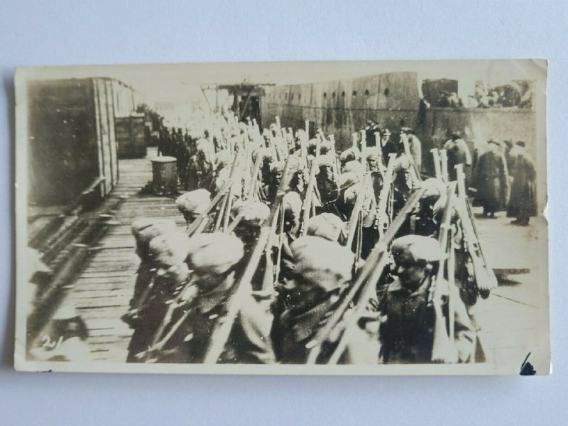 1930年代上海，英国锡克教军队在上海租界登陆