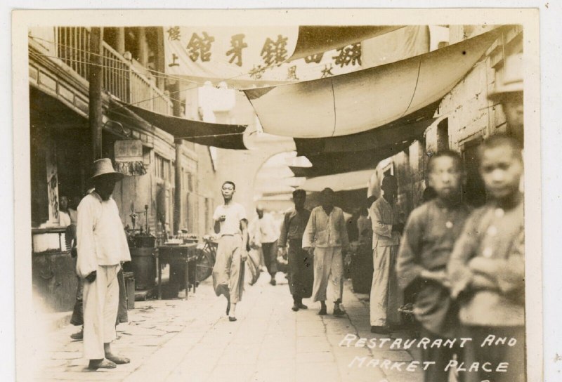 1933年，山东烟台市街头景象