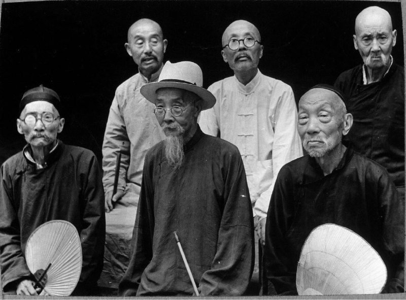 1941年，美国《Life》杂志摄影师 Carl Mydans来到抗战中的中国西南，拍摄下大后方人民的日常生活以及中国面孔