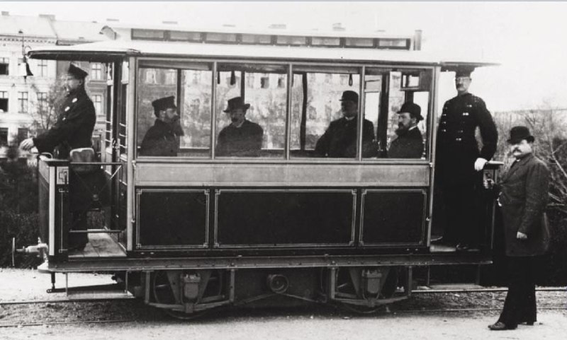 1881年世界第一台有轨电车在柏林出现