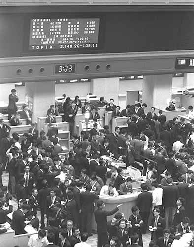1990年2月26日，日本平成时代第二年，东京证券交易所一部股票市场的平均股价下跌了1569日元，创下了历史第二大跌幅