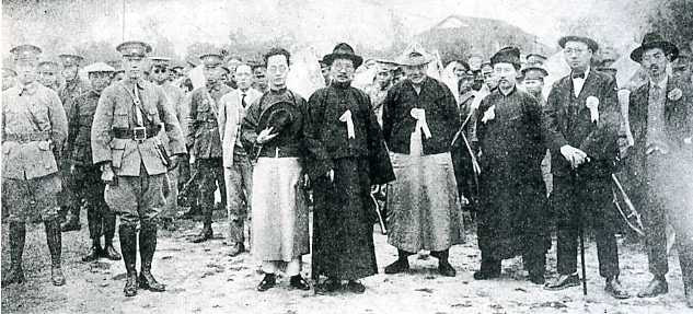1927年，4月18日，蒋介石在南京成立国民政府