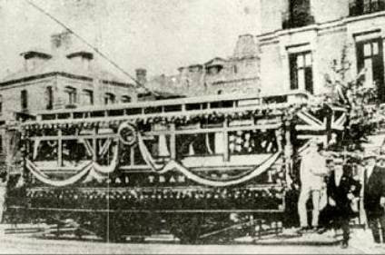 1908年3月5日上海第一辆有轨电车