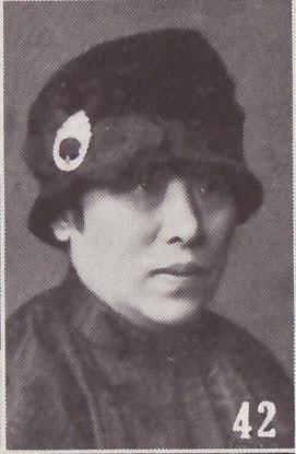 图一、何香凝摄于《中国近代名人传》图二、1909年的何香凝，抱着儿子廖承志何香凝 是中国革命家、女权主义者、政治家、画家和诗人