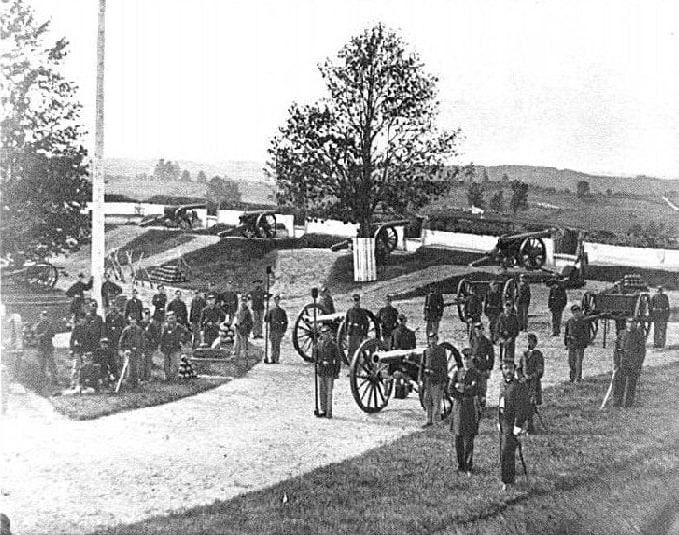 1864 年7月11日，朱巴尔·厄尔利 (Jubal Early) 领导下的南方联盟军队与联邦军队在史蒂文斯堡 (Ft Stevens) 发生冲突，厄尔利的袭击发生在距离白宫不到四英里的地方