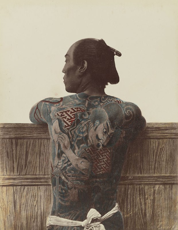 1875年，日本纹身男子的背部