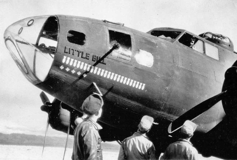 1942年10月21日，美国第97轰炸群的第414轰炸中队参与了一次对法国洛里昂的重要军事目标——U型潜艇船坞的轰炸任务
