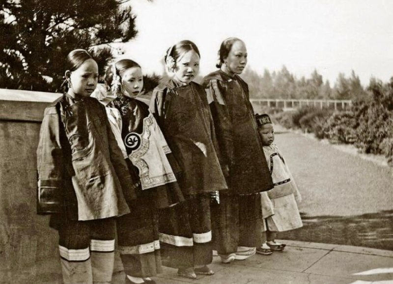 1900年，生活在美国的华人妇女