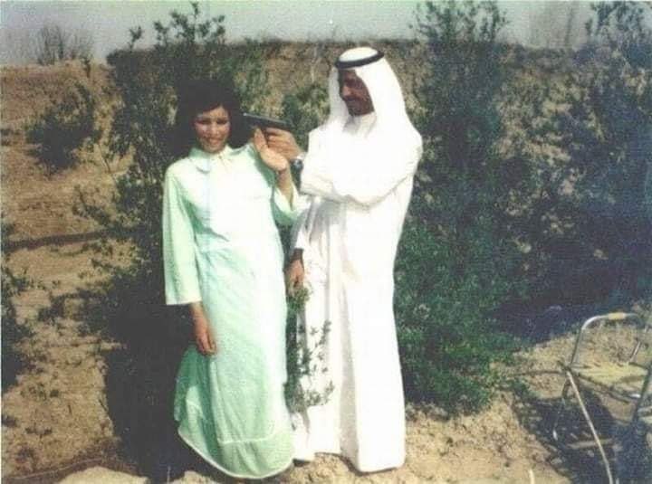 1980年代，年轻的萨达姆·侯赛因与他未来的妻子调情