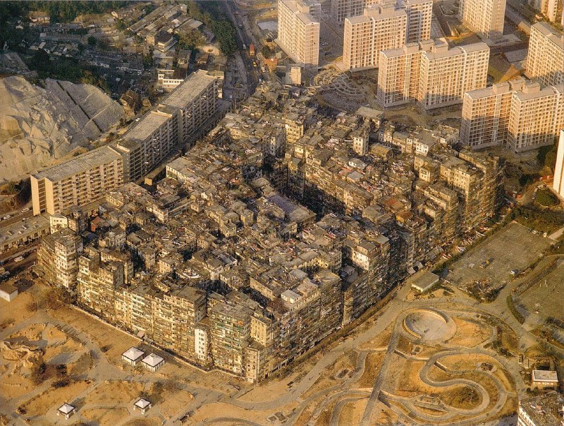 上世纪50年代至70年代，英属香港的九龙寨城由当地三合会控制