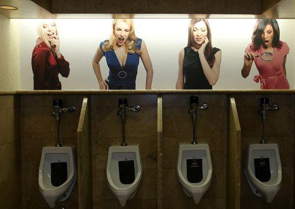 美国拉斯维加斯希尔顿酒店男洗手间里的装修，2009年