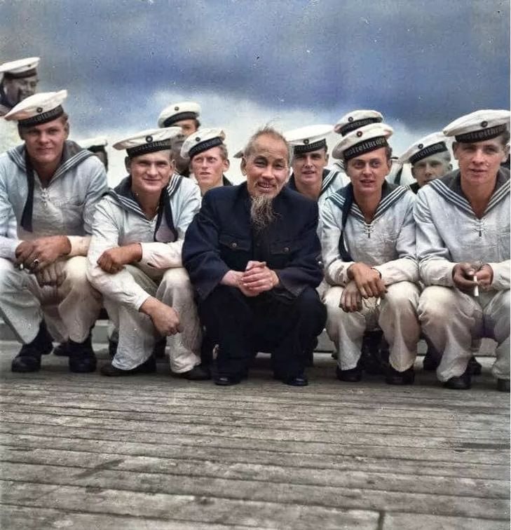图一：胡志明与东德水手访问民主德国（1957年）