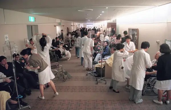 东京地铁沙林毒气事件（日语：地下鉄サリン事件）东京地铁沙林毒气袭击是邪教组织奥姆真理教（Aum Shinrikyo）成员于1995年3月20日在日本东京实施的国内恐怖主义行为