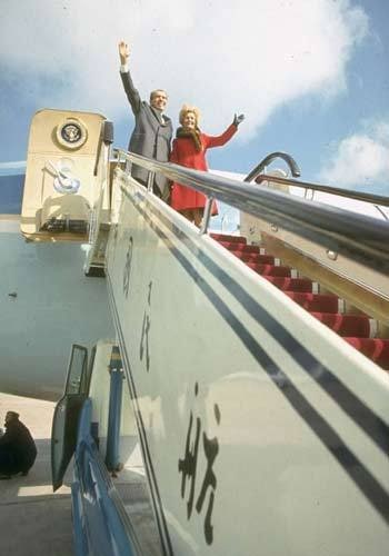 1972 2月22，尼克松夫妇访华，夫妇俩在中国各地参观 #历史1972 2月22，尼克松夫妇访华，夫妇俩在中国各地参观 #历史