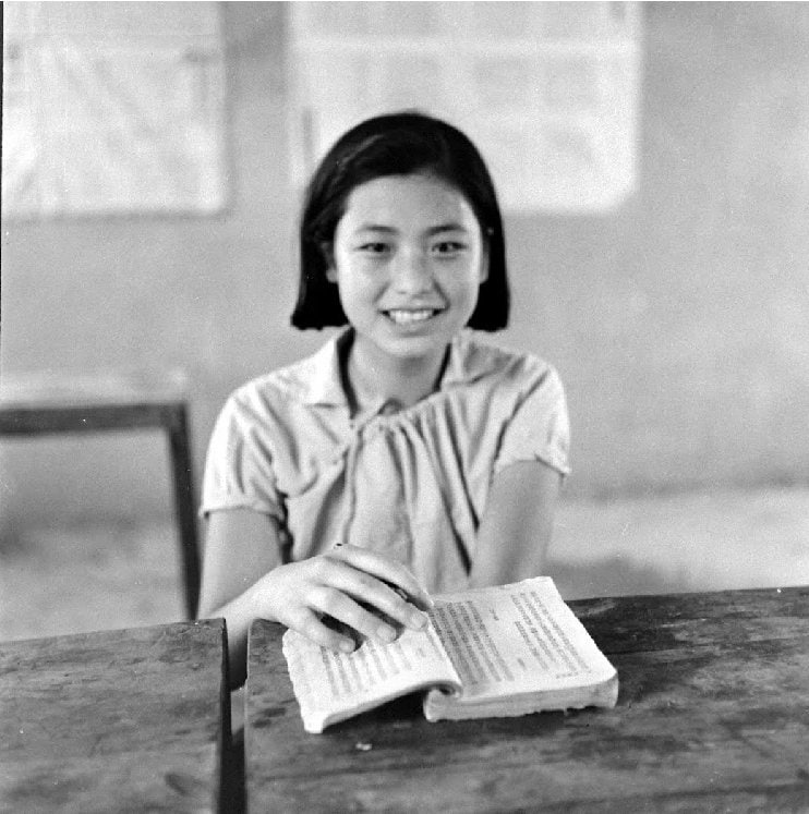 1941年，美国《Life》杂志摄影师 Carl Mydans来到抗战中的中国西南，拍摄下大后方人民的日常生活以及中国面孔