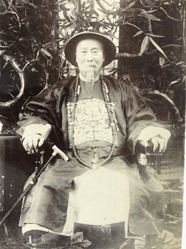 #人物 李鸿章李鸿章（1823年2月15日—1901年11月7日），清朝安徽合肥人，晚清重臣、近代重要的政治家、军事家、外交家、实业家、改革家、淮军创始人兼最高领袖