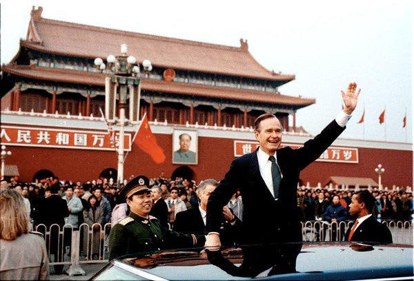 1989年2月25日，上任才一个月的美国总统（老）布什抵达北京进行工作访问