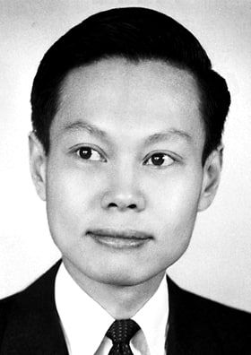 1949年，杨振宁、杨振平两兄弟和邓稼先在美国芝加哥大学的合影