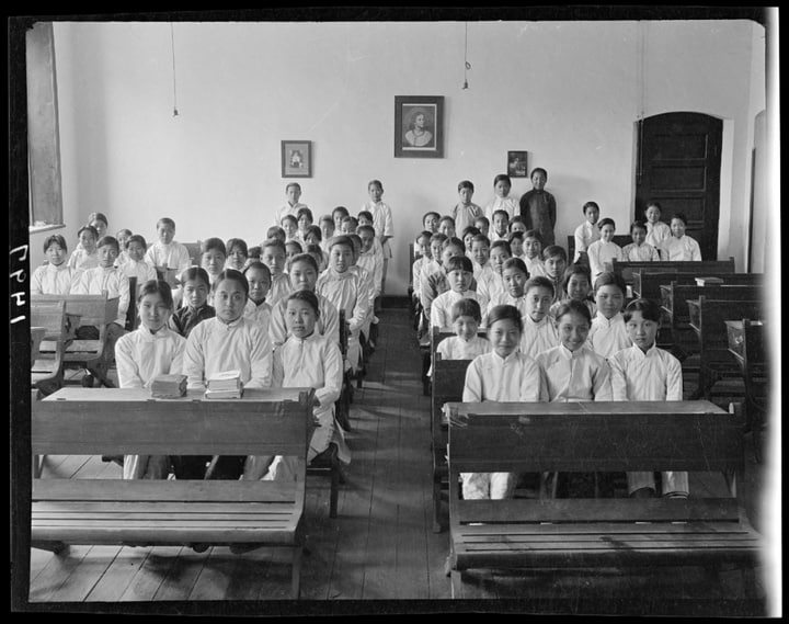 1917年，北京，美国公理会办女子寄宿学校，中学教室
