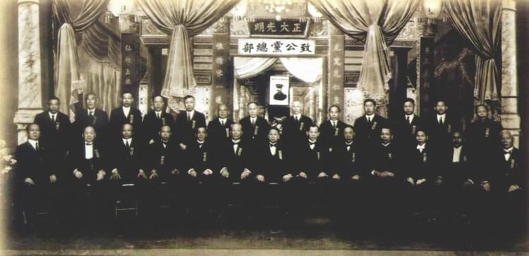 1925年，中国致公党于美国旧金山成立
