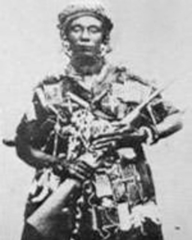 #人物 亚·阿桑特瓦（Yaa Asantewaa）是现今非洲加纳的繁荣的阿散蒂帝国的女王