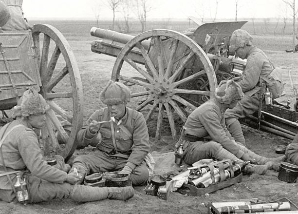 1938年3月2日，中国山东汤头镇，日军士兵正在吃饭