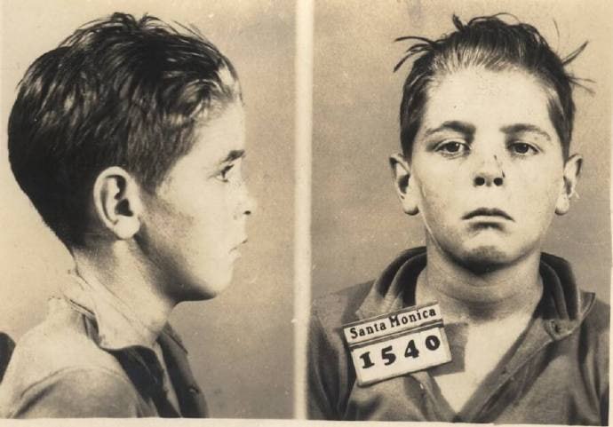40年代，洛杉矶，一个因为偷车被捕的11岁男孩