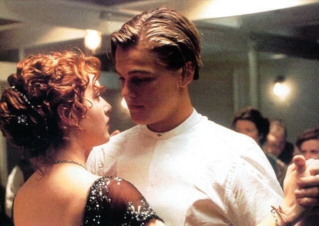 1997 年，#名人 凯特·温斯莱特 (Kate Winslet) 在《泰坦尼克号》中赤身裸体